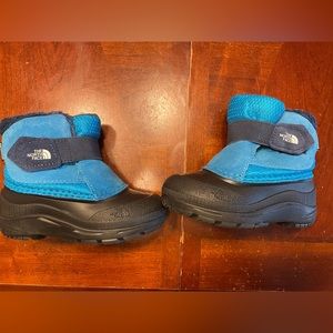 Toddler size 9 Northface boots